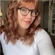 Estudiante universitaria da clases de inglés, gramática y speaking